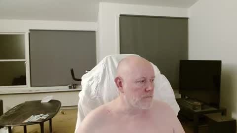 thomash32 online show from 09/11/25, 10:21