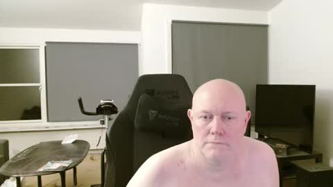 thomash32 online show from 09/14/25, 09:58