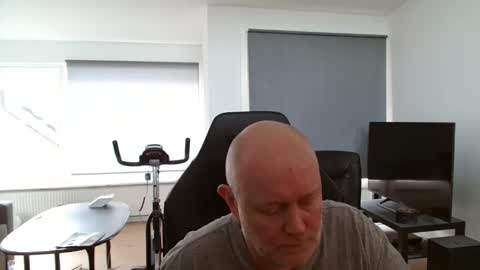 thomash32 online show from 09/18/25, 03:25