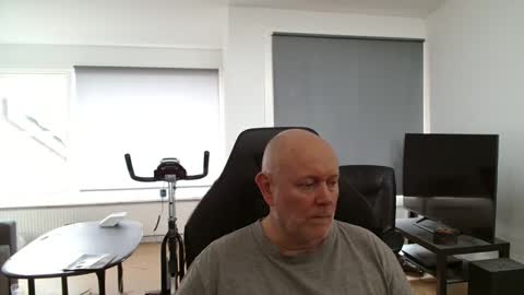 thomash32 online show from 09/19/25, 12:17