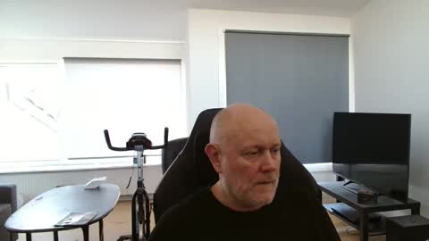 thomash32 online show from 09/28/25, 11:26