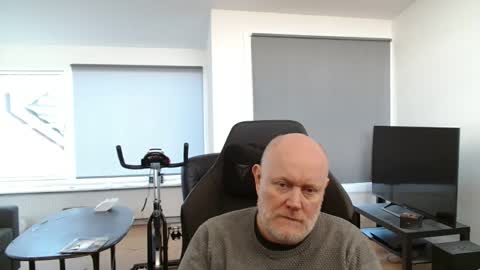 thomash32 online show from 09/29/25, 08:08