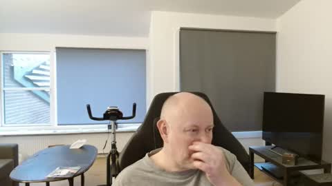 thomash32 online show from 10/05/25, 04:49