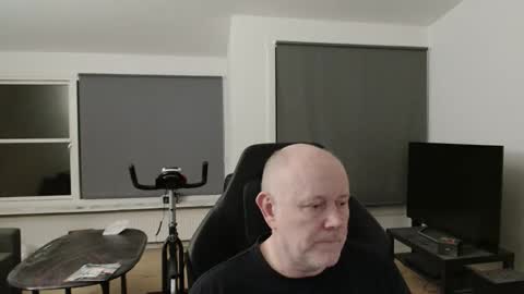 thomash32 online show from 10/08/25, 09:23