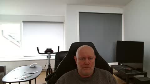 thomash32 online show from 10/15/25, 02:50