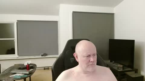 thomash32 online show from 11/05/25, 11:49