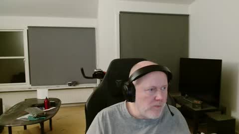 thomash32 online show from 11/11/25, 07:36