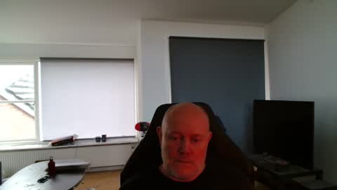 thomash32 online show from 12/01/25, 01:49