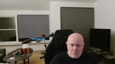 thomash32 online show from 12/13/25, 10:48