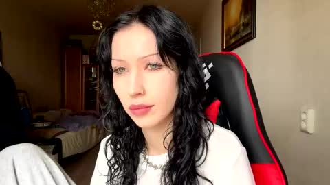 Snapshot of thomasinakettl chatting on 05/08/26, 04:51 Marry online show from 05/08/26, 04:51