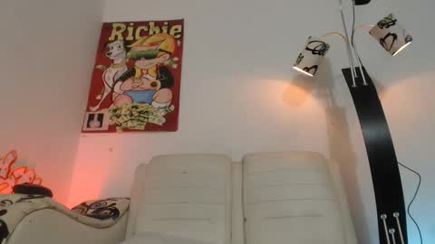 Snapshot of thomasjons chatting on 03/18/26, 02:15 thomasjons online show from 03/18/26, 02:15