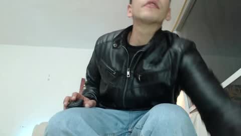 Snapshot of thomasjons chatting on 04/16/26, 04:35 thomasjons online show from 04/16/26, 04:35