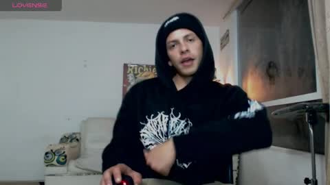 Snapshot of thomasjons chatting on 05/04/26, 03:13 thomasjons online show from 05/04/26, 03:13
