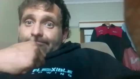 Snapshot of thomassr chatting on 11/05/25, 06:52 Thonas online show from 11/05/25, 06:52