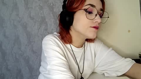 Lina online show from 12/03/25, 11:41