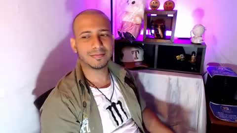 Snapshot of thommerxxx chatting on 06/17/26, 10:21 Thom online show from 06/17/26, 10:21