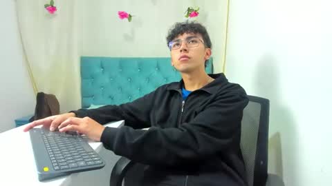 Snapshot of thommy_comp chatting on 03/04/25, 03:00 thommy comp online show from 03/04/25, 03:00