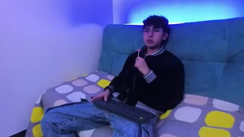 Snapshot of thommy_comp chatting on 03/09/25, 03:22 thommy comp online show from 03/09/25, 03:22