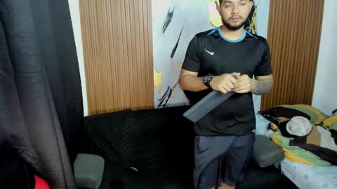 thomson_hot01 online show from 01/12/26, 05:01