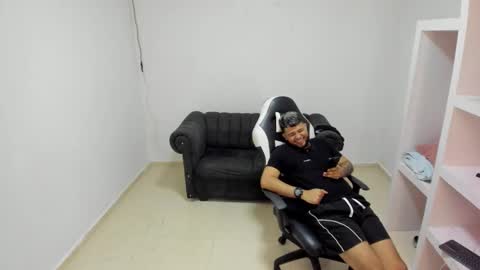 thomson_hot01 online show from 02/15/26, 07:51