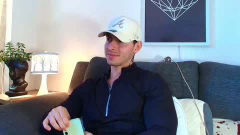 Snapshot of thomylov chatting on 03/15/26, 01:06 thomylov online show from 03/15/26, 01:06
