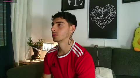 Snapshot of thomylov chatting on 04/03/26, 12:30 thomylov online show from 04/03/26, 12:30
