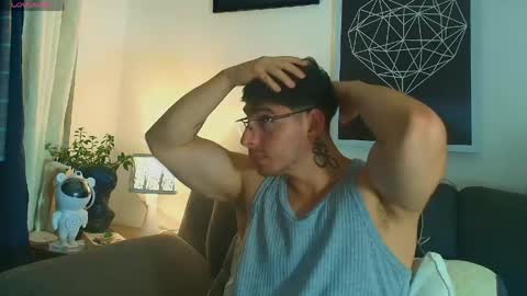 Snapshot of thomylov chatting on 04/17/26, 12:24 thomylov online show from 04/17/26, 12:24