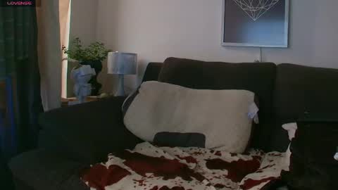 Snapshot of thomylov chatting on 05/18/26, 10:37 thomylov online show from 05/18/26, 10:37