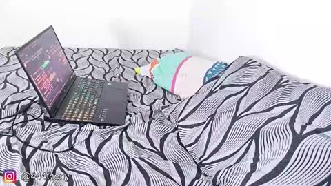 Snapshot of thonyxxx_ chatting on 01/14/26, 04:40 thonyxxx_ online show from 01/14/26, 04:40