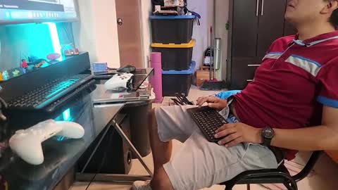 Snapshot of thor0200 chatting on 09/28/25, 11:21 thor0200 online show from 09/28/25, 11:21