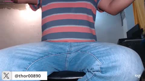 Snapshot of thor0200 chatting on 11/25/25, 03:28 thor0200 online show from 11/25/25, 03:28