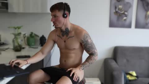 Snapshot of thorclarck_ chatting on 12/02/24, 09:39 Sebastian online show from 12/02/24, 09:39