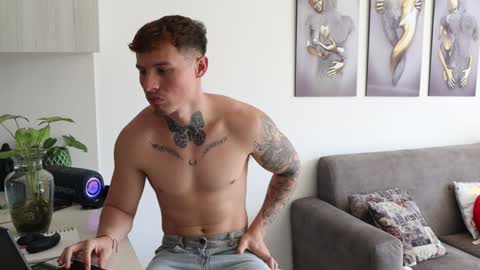 Snapshot of thorclarck_ chatting on 12/08/24, 03:56 Sebastian online show from 12/08/24, 03:56