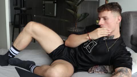 Snapshot of thorclarck_ chatting on 01/20/25, 04:23 Sebastian online show from 01/20/25, 04:23