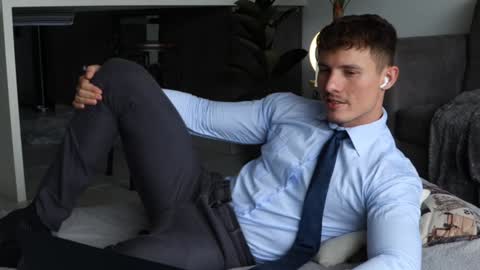 Snapshot of thorclarck_ chatting on 02/01/25, 04:33 Sebastian online show from 02/01/25, 04:33