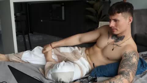 Snapshot of thorclarck_ chatting on 02/11/25, 07:48 Sebastian online show from 02/11/25, 07:48