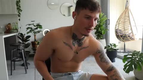 Snapshot of thorclarck_ chatting on 02/15/25, 04:34 Sebastian online show from 02/15/25, 04:34