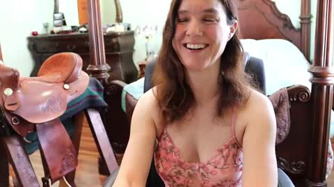 Snapshot of thornbury_rose chatting on 03/06/25, 05:54 ThornburyRose online show from 03/06/25, 05:54