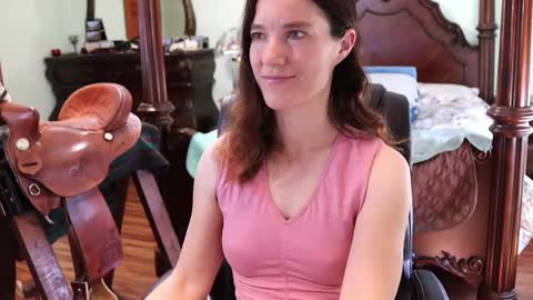 Snapshot of thornbury_rose chatting on 03/08/25, 08:03 ThornburyRose online show from 03/08/25, 08:03