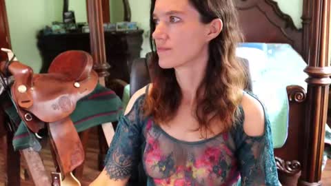 Snapshot of thornbury_rose chatting on 09/25/25, 03:27 ThornburyRose online show from 09/25/25, 03:27