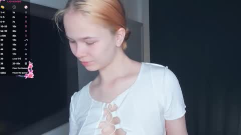 Snapshot of thousand_desires chatting on 03/20/26, 08:30 Lynn online show from 03/20/26, 08:30