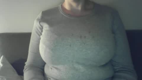 Snapshot of thrillho89 chatting on 06/14/26, 11:34 thrillho89 online show from 06/14/26, 11:34