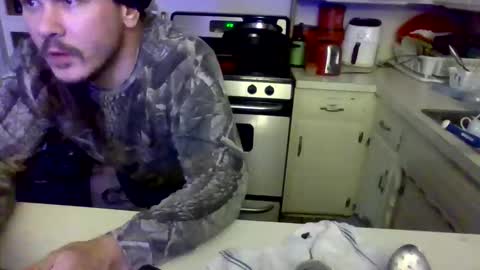 thunder8u42 online show from 10/22/25, 07:19