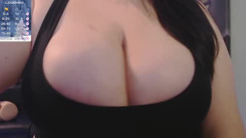 Snapshot of tiabellaxxx chatting on 01/08/25, 03:29 Tia Bella online show from 01/08/25, 03:29