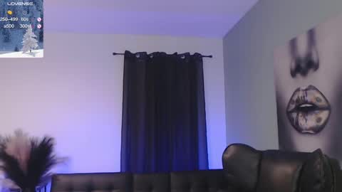 Snapshot of tiabellaxxx chatting on 01/12/25, 03:39 Tia Bella online show from 01/12/25, 03:39