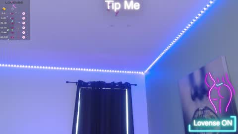 Snapshot of tiabellaxxx chatting on 09/18/25, 08:33 Tia Bella online show from 09/18/25, 08:33