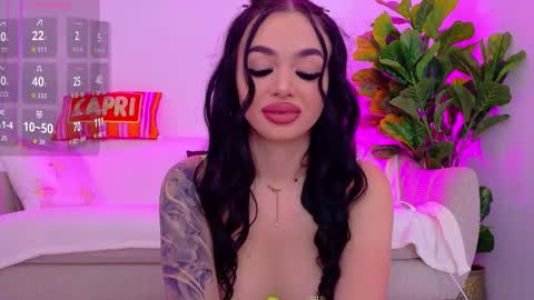 Snapshot of tiabelle chatting on 11/21/25, 06:28 tiabelle online show from 11/21/25, 06:28