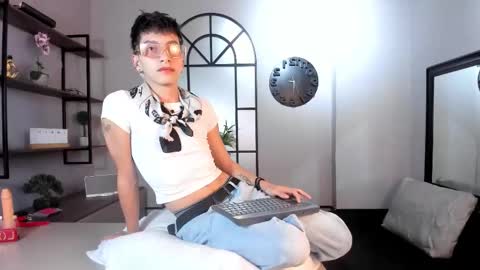 Tiam Muller online show from 11/15/25, 08:16