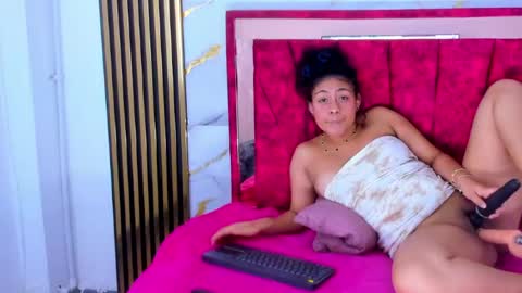Snapshot of tiana_hots chatting on 04/21/26, 02:51 tiana_hots online show from 04/21/26, 02:51