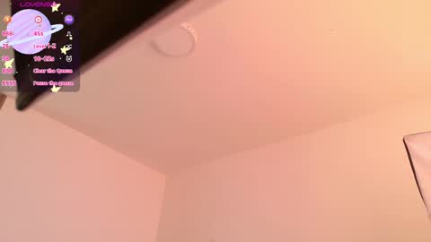 Tiana Le online show from 10/04/25, 07:56